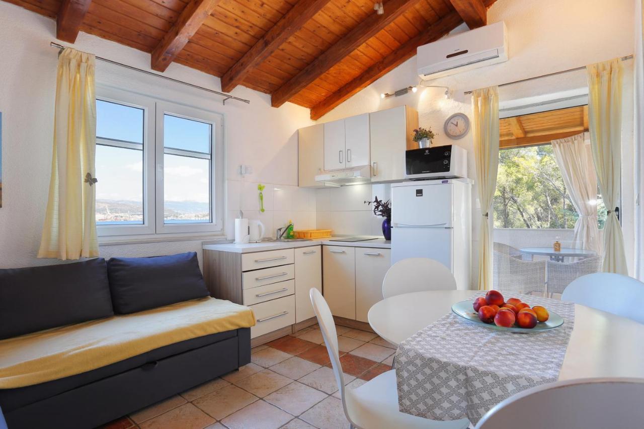 Apartments By The Sea Okrug Donji, Ciovo - 12502 오크루그고른지 외부 사진