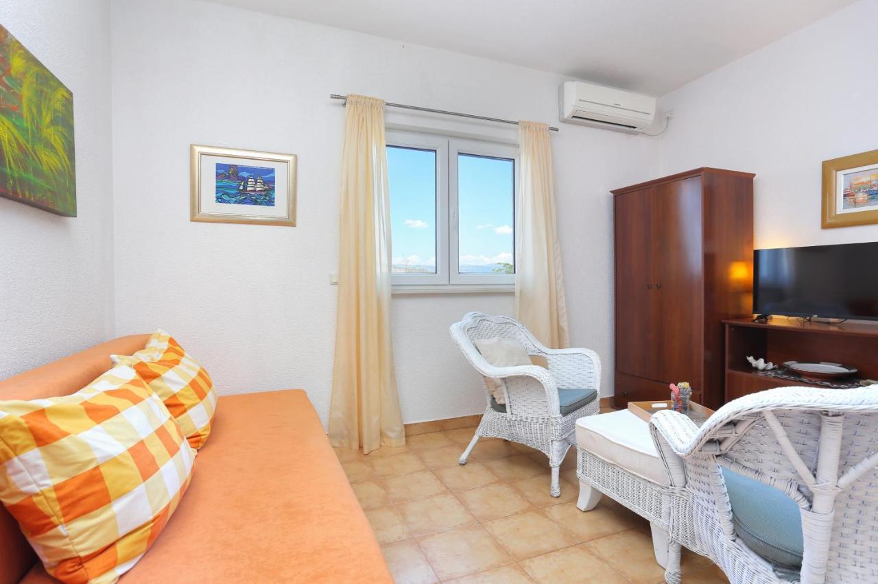 Apartments By The Sea Okrug Donji, Ciovo - 12502 오크루그고른지 외부 사진